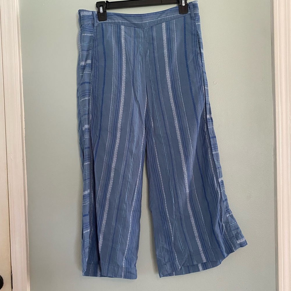 Capri length striped cotton linen pants